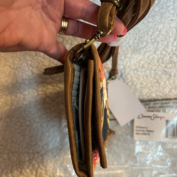 💐💐DONNA SHARP Sydney Crossbody Wallet Tri-fold, adj. strap (reg.$39 NWT - Picture 8 of 10